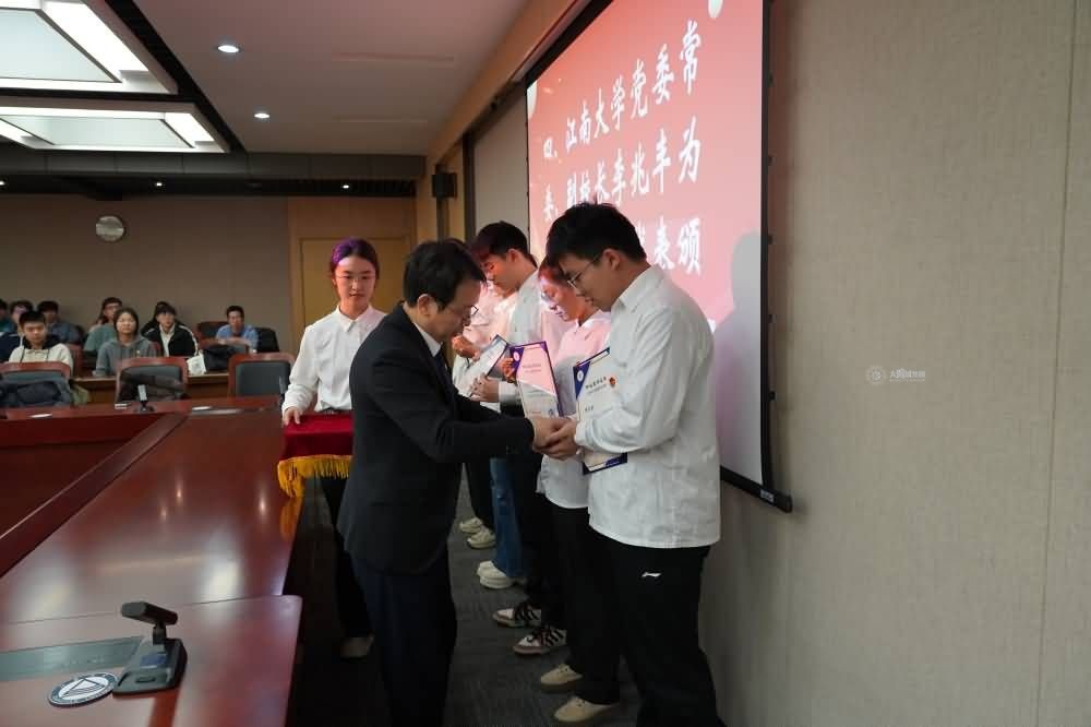 理学院举行“伟长实验班”开班结业仪式暨“伟长特称团支部”主题团日活动