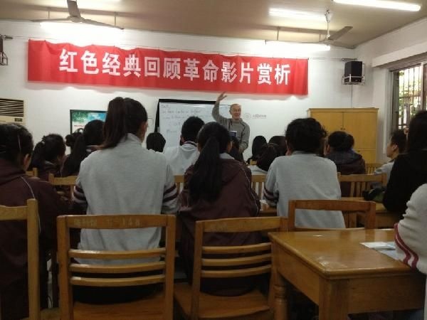 弘扬闻天精神，加强国际交流 —记我院同学参加“闻天英语角”活动
